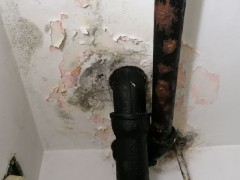 Reparacija podplafonske cevi koja je korodirala